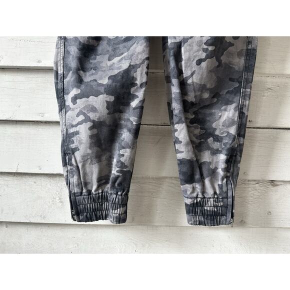 BNWT Spanx Stretch Twill Cargo Jogger Blackwash Camo Size Large - Picture 4 of 10